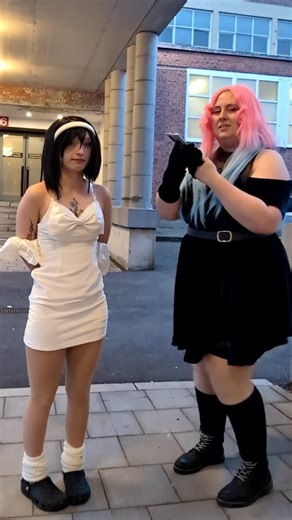 Probablement ma vidéo préférée de ce weekend ahaha ! Merci beaucoup à tous pour cette Made In Asia incroyable et surtout @kapiouzor d'avoir été ma Sua samedi pour ce duo que je rêvais de faire 🥹🫶 ✨ On est juste meilleures amies ne nous shippez pas ensemble parce que on cosplay un ship svp, merci ! ✨ 📍@salon_madeinasia #cosplay #cosplayer #cosplayeuse #alienstage #mizisua | Pyra