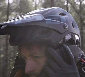 24K views · 49 reactions | The Parachute MCR is the perfect helmet for your e-mtb. Open-face for longer rides and full-face to give you more confidence. Liam Moynihan #METHelmets #ParachuteMCR | MET Helmets | Facebook