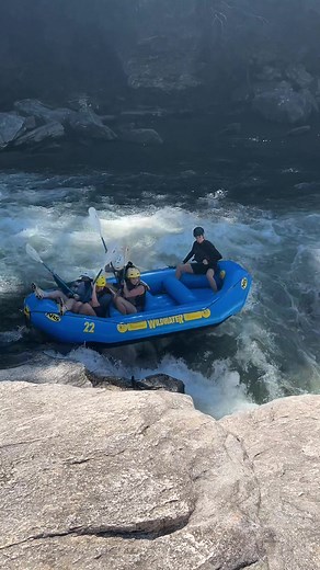 Experience the Thrills of White Water Rafting