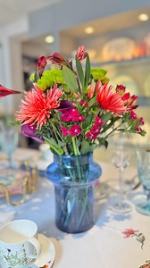 La época del compromiso de una pareja es una muy especial, no solo para los novios sino también para sus familias. El almuerzo o cena de compromiso marca el inicio de este trayecto y se celebra un gran acontecimiento: la creación de una tercera familia. 💍 | Carmiña Villegas