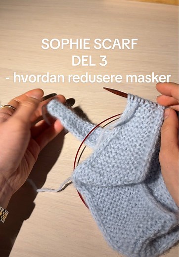 ✨ Slik reduserer du masker på Sophie Scarf! ✨ Reduser masker på samme side som du økte i starten. Dette gir en symmetrisk og pen avslutning. #knitting #tutorial #knittok #recipe #sophiescarf #fyp #pattern #howtotiktok #beginner