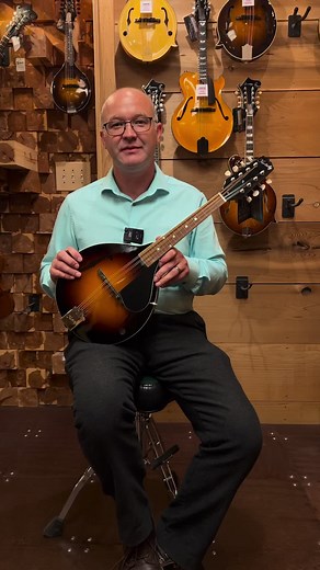 Jeremy’s back for #MandolinMonday with another great entry level mandolin for beginners… it’s the Kentucky KM-150🙌 The A-style that beautifully combines period-correct vintage specifications with an amazing price. Specs: ✅Solid German Spruce Top ✅Solid Alpine Maple Back/Sides ✅High-Gloss Sunburst Finish ✅1 1/8” Nut Width Kentucky Mandolins #mandolin #bluegrassmusician #folkmusician #mandolinplayer #mandolins #musician #mandolins #bluegrass #bluegrassmusic #musician #folkmusic #musicians #bluegr
