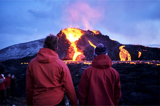 Pourquoi les volcans entrent-ils en éruption ? - 1jour1actu.com