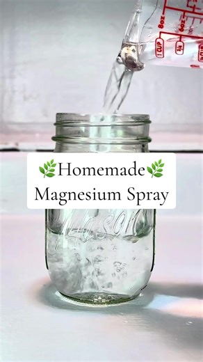 How to make magnesium spray with Micro Ingredients magnesium flakes 6 pound bag! Love how it enhances my daily health routine! Magnesium spray benefits! #mycoreingredients #microingredients #tiktoksuperbrandday #blackfridaydeals #blackfridaysale #magnesium #magnesiumbenefits #superbrandday #creatorsearchinsights @Micro Ingredients