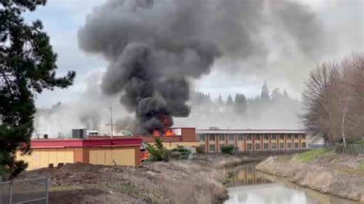 Firefighters battle blaze at Kelso Red Lion Hotel as guests, employees evacuate