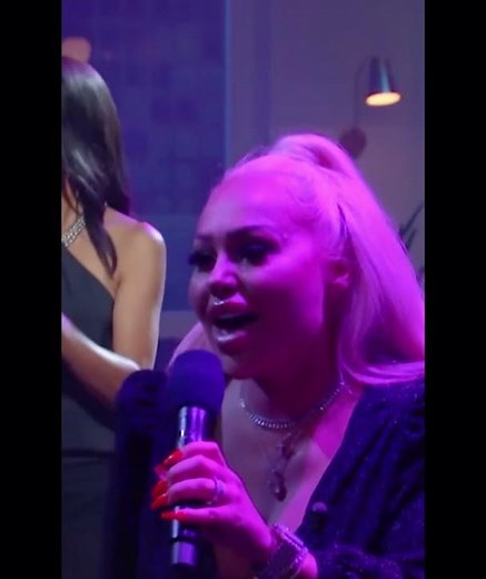 Darcey and Stacey Singing Their New Song | They Don’t Know The Lyrics