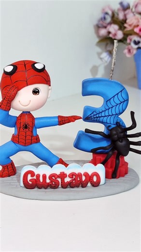 Topo de bolo personalizados em Biscuit on Instagram: "Um Sonho de Aniversário que Vira Realidade! ​Mamães, preparem-se para se apaixonar! ❤️ Cada detalhe desse topo de bolo do Homem-Aranha, feito com tanto carinho para o pequeno Gustavo, carrega a magia dos sonhos de infância. ​Imaginem a alegria nos olhinhos do seu filho ao ver seu herói favorito decorando o bolo da festa! 🎂 Mais do que um topo de bolo, é a materialização de um momento especial, de uma memória que será guardada para sempre no 
