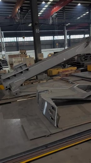 Exploring Tow Truck Manufacturing: Flatbed and Wrecker Trucks