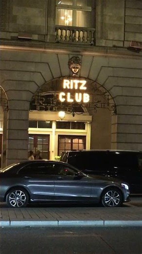 THE RITZ London famous restaurant #uk #london #travel