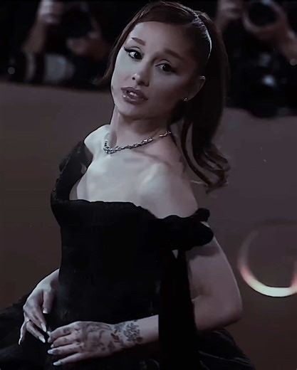 Ariana Grande Edit: Celebrating 2016