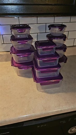 This Locknlock Nestable Set is at such a great price right now! #locknlock #containers #foodcontainers #kitchenfinds #kitchenessentials