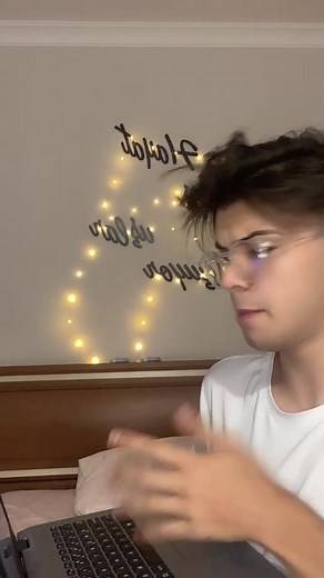 Zomzoma Dance Moves and Hair Gestures