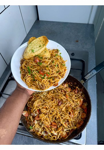 You need to try this!🤤🔥🍝🇯🇲 Written recipe on Treacooks.com Link in bio! #dirtyspaghetti #viralrecipe #jamaicantiktok #jamaicanfood #spaghetti