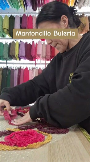 Mantoncillo Buleria💜 haz creaciones plisados, Flecos seda🧵🪡 tienda online www.merceriaeltorcal.com
