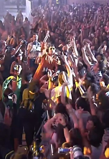 Festival Season let’s go.. 💜 #crystalfighters #festivalseason #livemusic