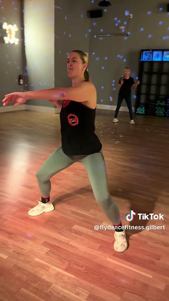 Let me see that bootay work 🍑 #flydancefitnessgilbertaz #gilbert #tpain #throwdown #dancefitness @Sammi