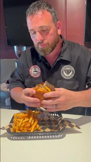 The El Paso Brisket Burger at DESTINATION SMOKEHOUSE MURRIETA CALIFORNIA #tendernism #blackdiamond