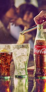 Weekend mood on! Fun with friends si o Coca-Cola rece.