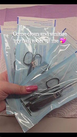 ✨️Clients deserve comfort and peace of mind, knowing each service is clean, safe, and handled with care. Hygiene is essential every step of the way. #nailsanitation #cleanworkspace #nailhygiene #athomenailtech #miaminailartist