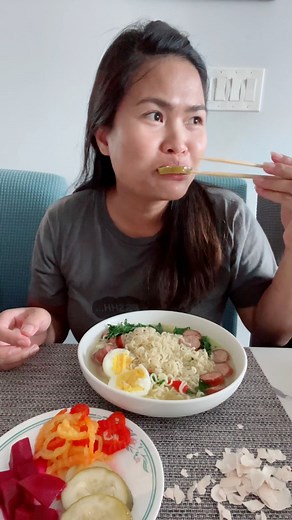 Mangaon ta ninjo, Jho S Canada 🇨🇦 #meal #food #noodles #soup #warmsoup #mukbang #reels #fbreels #reelvideo #fbpage #jhoscanada | Jho S. Canada