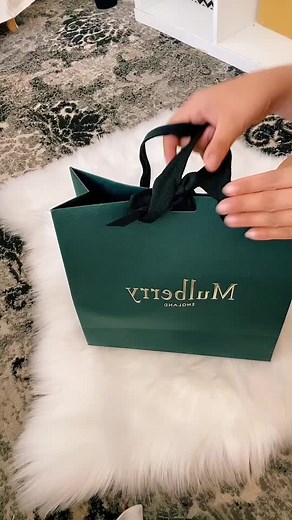 Unboxing the Mulberry M Continent Wallet: Classic Style