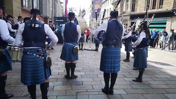 Thursday tunes with the City of Edinburgh Pipes and Drums | We Love Pipe Bands