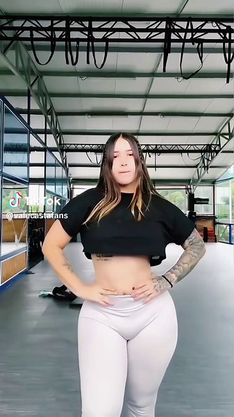 Entrenamientos increíbles de Valeria Castañeda en el gym