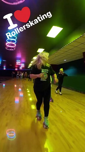 #backwardsskate at Juicy’s event Skate Country, Buford GA #skatetakes #rollerskating #rollerskate #rollerrink #skatefamily #skatefam #quadskates #backwardskating #backwardskate | Skate Takes