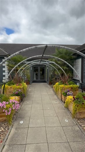 Lavish interiors, traditional dress and a warm welcome, Anoki Burton transports you straight into the vibrant Indian culture. 🕌 Inspired by the elegance of an Eastern palace, it’s the perfect place to indulge in fine dining. Here’s a glimpse inside our traditional restaurant 📸 | Anoki Indian Restaurant Burton Upon Trent