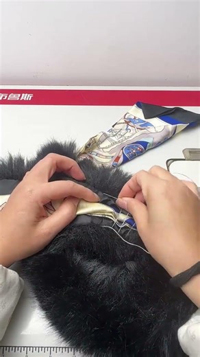 Transform a Fur Collar into a Scarf: DIY Tutorial