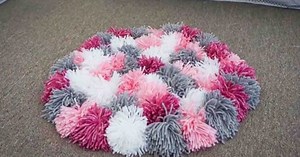 How To Make A Cute & Fuzzy DIY Pompom Rug Tutorial