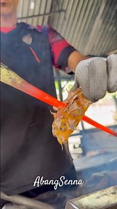 Wow new technique how to harden iron using 🍍 pineapple 🧐#blacksmith #sumatera #ironwork #usa