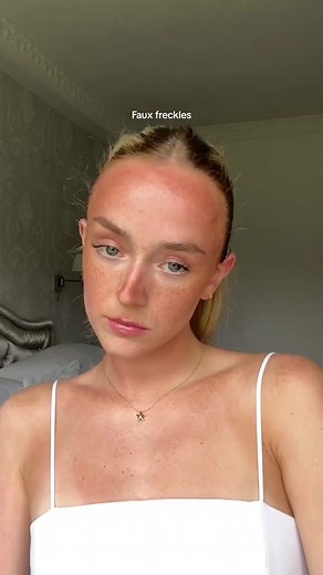 Wearing self-tan > wearing makeup 🤎 Our self-tan faux freckles queen @tinipeart 🪄 #stmoriz #readytoglow #selftan #selftanner #faketan #fauxfreckles #tanninghacks #beautytips #beautyhacks #beautytutorial #nomakeuplook #nomakeupday | St. Moriz