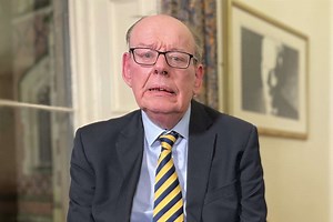 Veteran journalist Ken Reid dies aged 69, family says