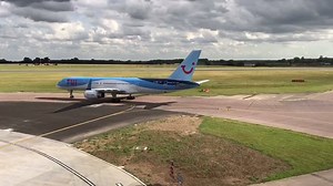 TUI B757-200 & Ryr B737-800 at EGGW (LTN) | Infinite Aviation