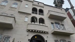 Welcome back to Los Angeles, California. In this video, we are visiting the location of the final apartment of actor Jonathan Brandis who lived here until his final night in 2003. #jonathanbrandis #hollywood #tragic #hollywoodhistory #celebrity | Freyzel Productions