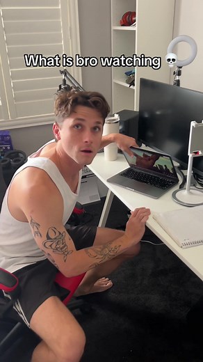 Jeremy Allen White's Viral Calvin Klein Commercial Reaction