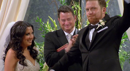 FINALE DE SAISON! Mariage à l'aveugle - Lundi 21h Six mois se sont écoulés depuis ce jour où six participants se sont mariés à l'aveugle. Les trois couples rencontrent le docteur Schwarts pour discuter de leur expérience et révéler où ils en sont dans leurs relations. | Canal Vie