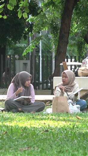 Prank Nemu Duit Lucu Banget untuk Menghibur