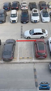 2.7M views · 44K reactions | 104_Tutorial on reversing into a parking space #car #carsafety #driving #tips #skills #carsoft #manual #parking #s | Ingrid Cruz | Facebook