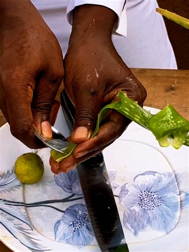 Marre des maux de ventre et des règles douloureuses ? L’ALOÈS pourrait être l’astuce naturelle que beaucoup de femmes et hommes ignorent ! Regardez jusqu’à la fin pour découvrir comment l’utiliser. #regledouloureuse #mauxdeventre #astucenaturelle #aloe #remedenaturel