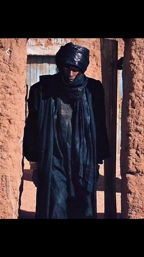 Memoir World on Instagram: "The Tuareg are a nomadic Berber people primarily found in the Sahara Desert, across countries like Mali, Niger, Algeria, and Libya. Known for their distinct blue clothing and intricate silver jewelry, they are famous as skilled desert navigators and traders. The Tuareg society is matrilineal, meaning lineage is traced through women, and women enjoy significant influence. Traditionally, they live in tents and rely on livestock, especially camels, for transportation and