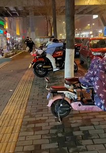 36K views · 1K reactions | Cute short-legged female rider❤️#moto #motogirl #bikergirl #cutegirl #motorcycle #motovlog #funny #funnyvideos #ounixue#tiktok #fyp | Nita Chambers | Facebook