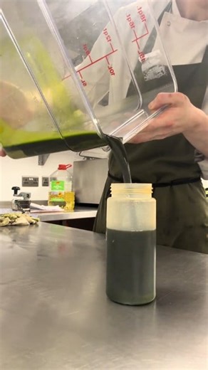 21K views · 551 reactions | This basil oil changes everything. Drizzle it on pasta, eggs, or bread once you try it, you'll never go back. #basiloil #cheflife #chef #hacks #chefsoftiktok | Master Chef Sri Lanka | Facebook