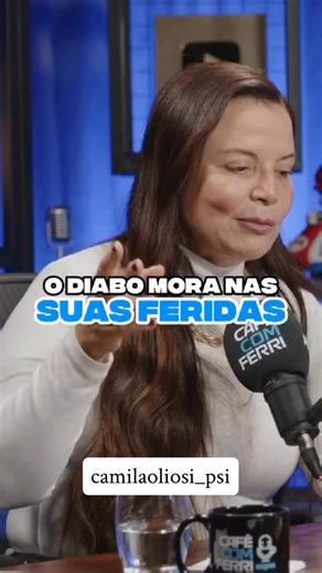 Camila Andreao | Terapeuta on Instagram: "Feridas não resolvidas são brechas para opressores! Nossas dores moldam nossa forma de pensar e nossos comportamentos. Viver livre das feridas é viver uma vida de satisfação na alma, no espírito e no corpo! Vídeo @cafecomferri.cast"