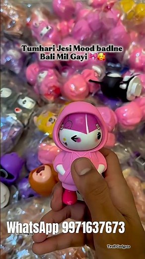 Face Rotating Keychain. 1 face-changing doll with keyring.