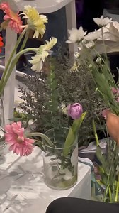 What a unique and personalized way to setup a centerpiece! 🫶🏻 Have your guests pick the flowers from a booth and the stylist will arrange them for you! Amazing idea from event stylist The Creative House! Truly creative and beautiful! 😍 | HM Events