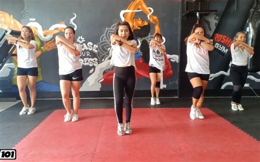 一起来跳Zumba舞！让全身都活动起来，练就轻盈体态！