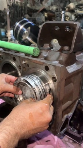 9.5K views · 18 reactions | 6 cylinder piston installation #fyp #reels #engine #mechanic #liner #pistons #installation #fbreels #reelsfypシ #fbreelsvideo | Mechanic John | Facebook