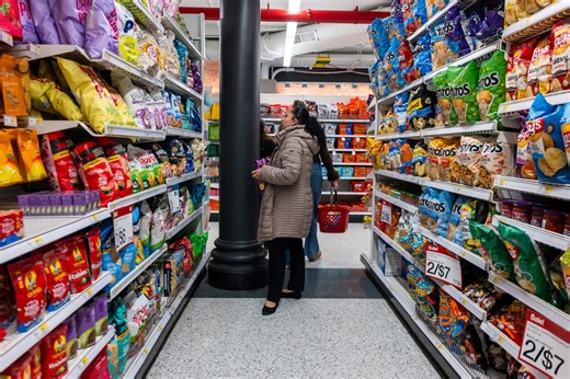 US diesel tops $5 a gallon in worrying sign for shipping, food costs